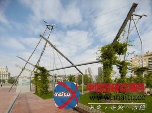 Domingo Ferré设计的西班牙Lleida布拉斯·因方特广场