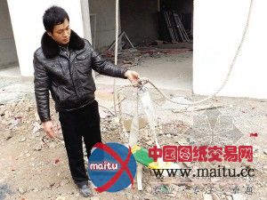 粉刷工人坠楼引纠纷