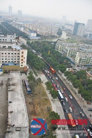 联丰路至气象路段环城西路昨日铺完沥青 春节前将全部完工