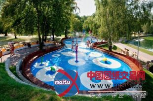 RS+设计的波兰一座水上游乐场