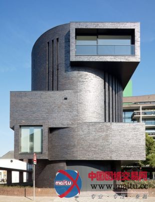 Bedaux de Brouwer设计的荷兰圆柱体公寓楼