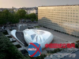 扎哈设计的香奈儿流动艺术馆落户巴黎