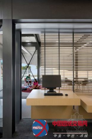 HMC Architects设计的美国Orchard学校图书馆