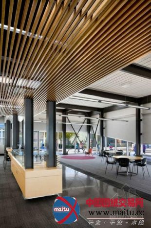 HMC Architects设计的美国Orchard学校图书馆