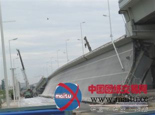 哈市大桥坍塌超载说难服众心 疑虑之重此起彼伏