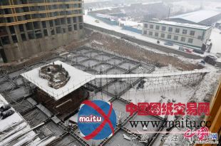 太原“钉子坟”即将迁走 施工方积极配合