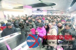 我国首条穿越长江地铁昨试运营