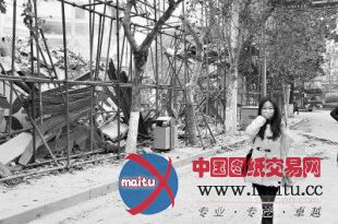 武汉一拆迁工地灰尘弥漫半条街