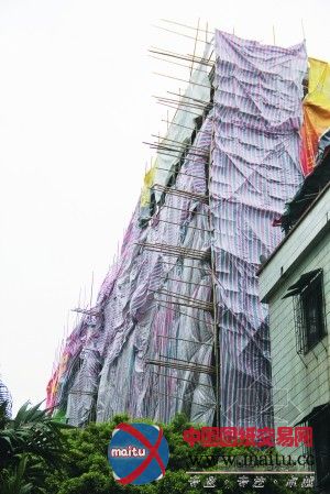 广州天河区城中村楼房违规施工 私盖加层