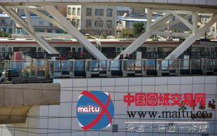 昆明地铁脱轨致1死1伤现场:司机室凹陷挡风玻璃全碎