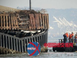 旧金山海湾大桥被撞致桥墩变形