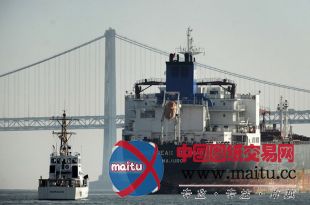 旧金山海湾大桥被撞致桥墩变形