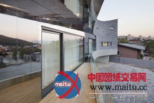 JOHO Architecture设计的韩国弯曲的房子