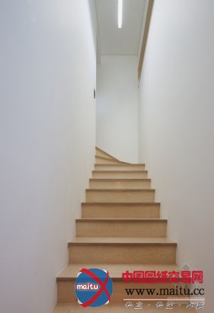 JOHO Architecture设计的韩国弯曲的房子