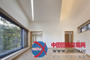 JOHO Architecture设计的韩国弯曲的房子