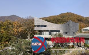 JOHO Architecture设计的韩国弯曲的房子