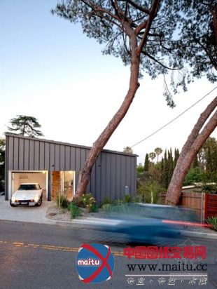 匿名建筑师设计的洛杉矶“BIG & small”住宅