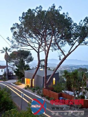 匿名建筑师设计的洛杉矶“BIG & small”住宅