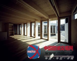 Masao Yahagi Architects设计的日本福冈V型对称木屋