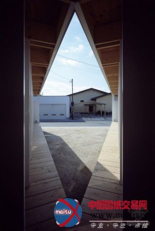 Masao Yahagi Architects设计的日本福冈V型对称木屋