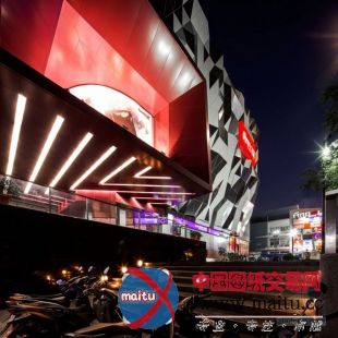 Supermachine设计的泰国TUKCOM商场