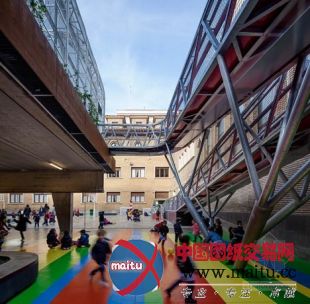 Guzmán de Yarza Blache设计西班牙架高体育场