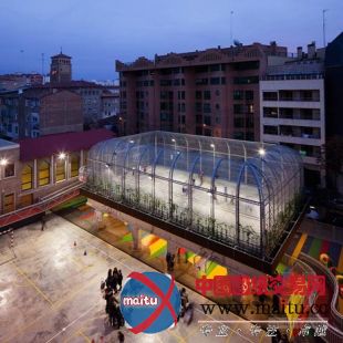 Guzmán de Yarza Blache设计西班牙架高体育场