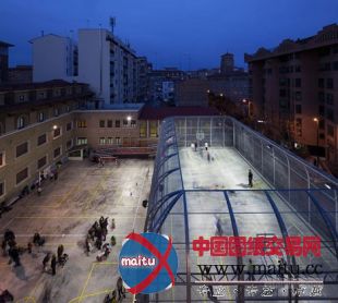 Guzmán de Yarza Blache设计西班牙架高体育场