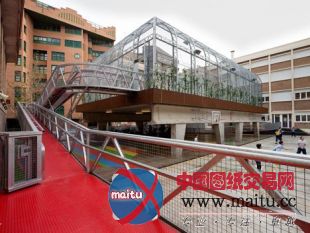 Guzmán de Yarza Blache设计西班牙架高体育场