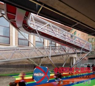 Guzmán de Yarza Blache设计西班牙架高体育场