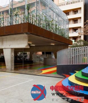 Guzmán de Yarza Blache设计西班牙架高体育场