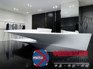 扎哈·哈迪德设计的香港“店中店”展台