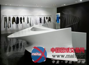 扎哈·哈迪德设计的香港“店中店”展台