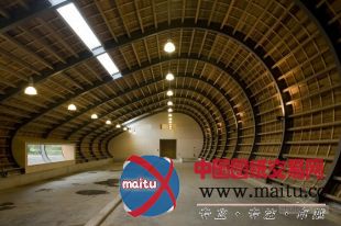 70F建筑事务所设计的荷兰木制羊厩