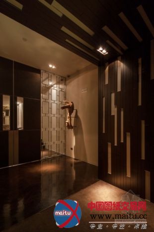 葡萄牙优雅的酒吧空间设计