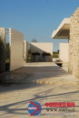 绿水环绕的私人住宅设计