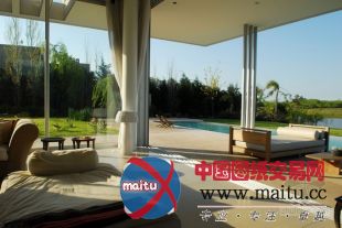 绿水环绕的私人住宅设计