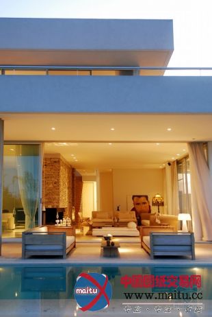 绿水环绕的私人住宅设计