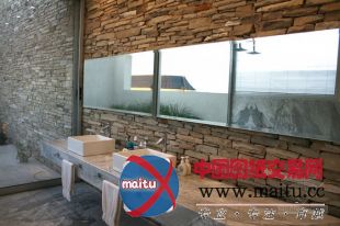 绿水环绕的私人住宅设计