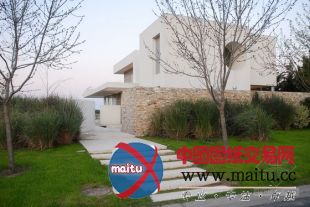 绿水环绕的私人住宅设计