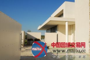 绿水环绕的私人住宅设计