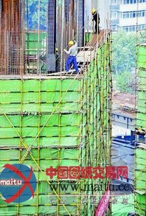 武汉工地使用劣质安全网不安全 不防坠不防火