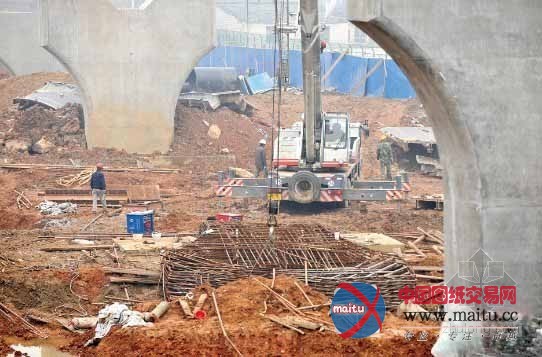 长沙一在建桥墩钢架坍塌造成1死6伤