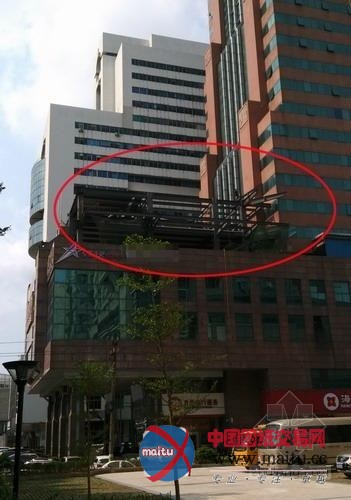 海口财富中心违规加盖钢结构 市民恐其成危楼