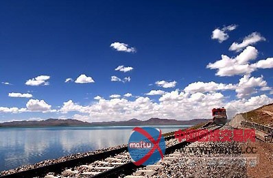 广大铁路首座隧道首次衬砌成功