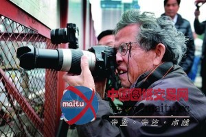 拼装海珠桥 引众人围观(组图)