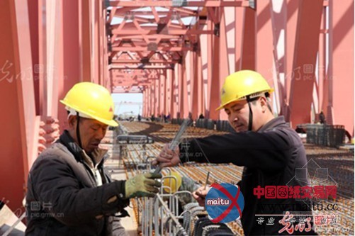 中国首座跨黄河四线铁路特大桥合龙贯通