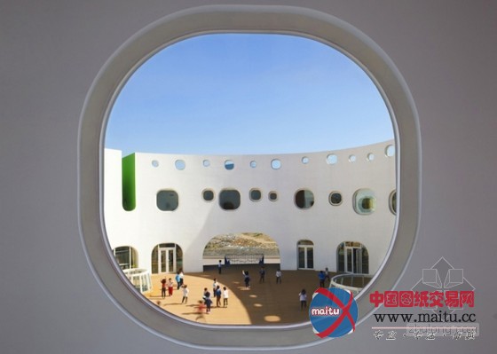 迫庆一郎设计彩虹般的天津循环幼儿园设计