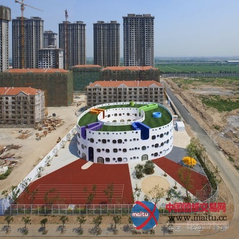 迫庆一郎设计彩虹般的天津循环幼儿园设计