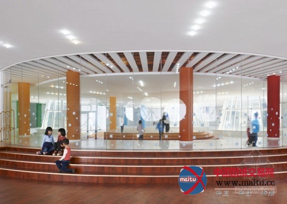 迫庆一郎设计彩虹般的天津循环幼儿园设计